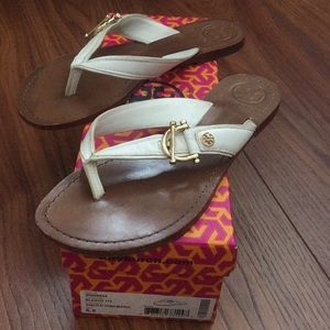Tory Burch Nora flat thong sandals bleach like new
